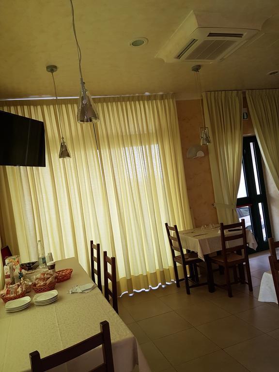 Pino Hotel Gizzeria Exterior foto