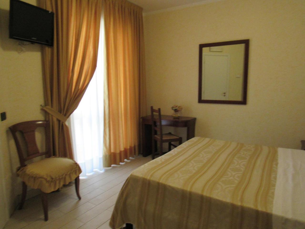 Pino Hotel Gizzeria Exterior foto